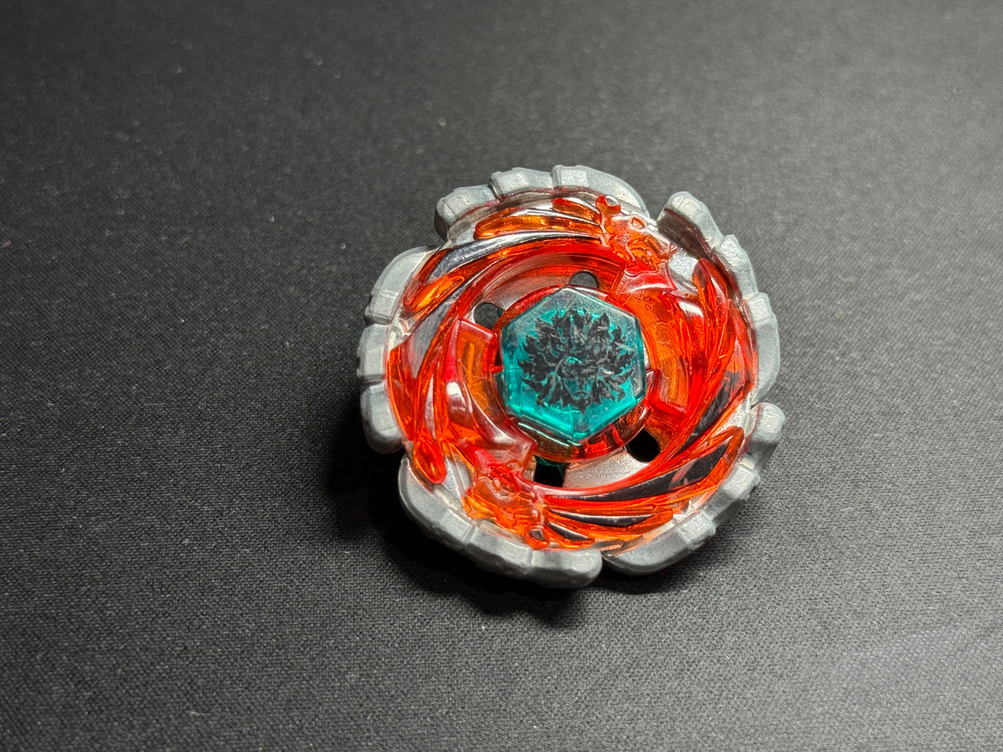 Cyclone Herculeo 105F - Takara Tomy #3-4