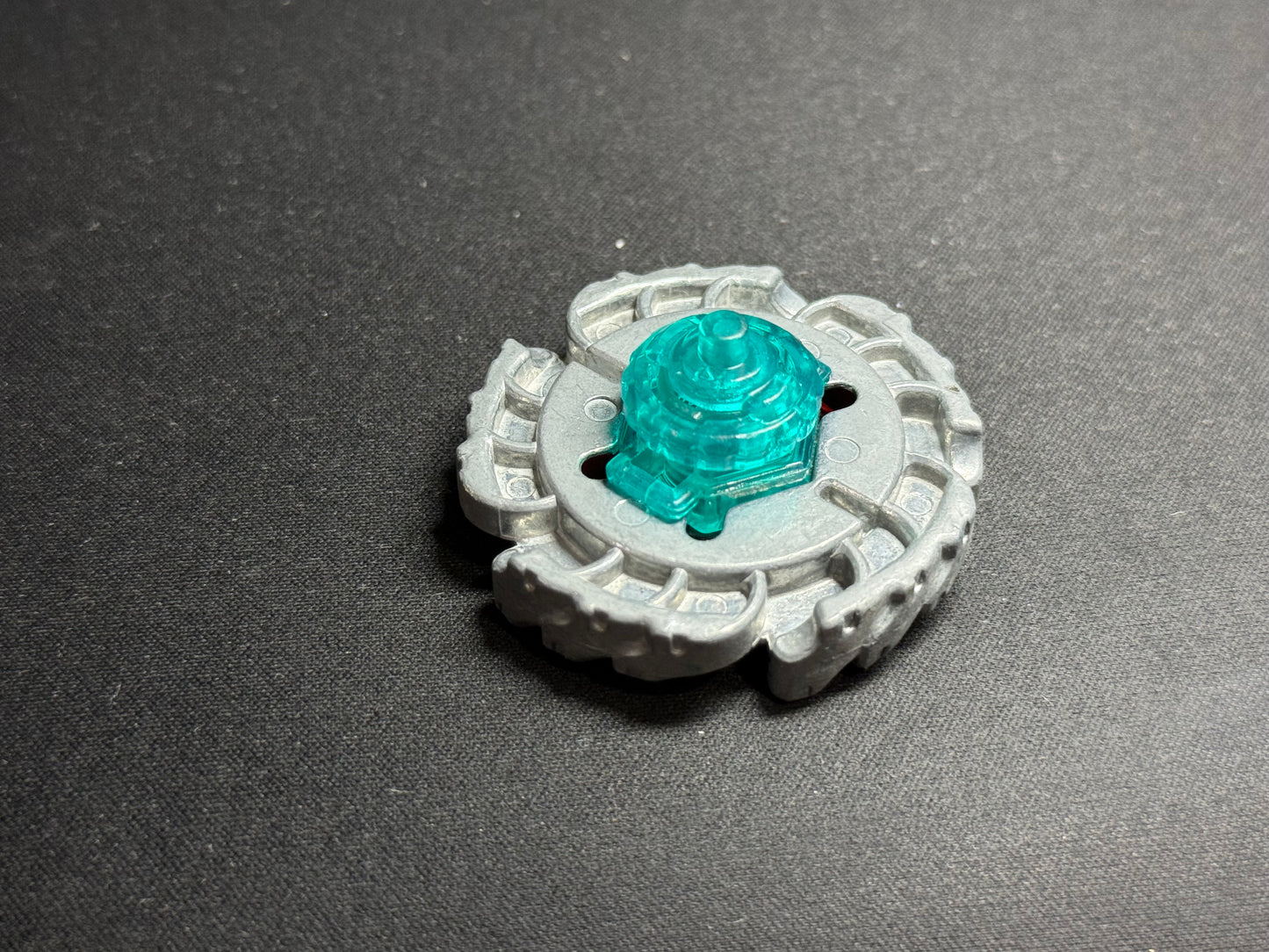 Cyclone Herculeo 105F - Takara Tomy #3-4