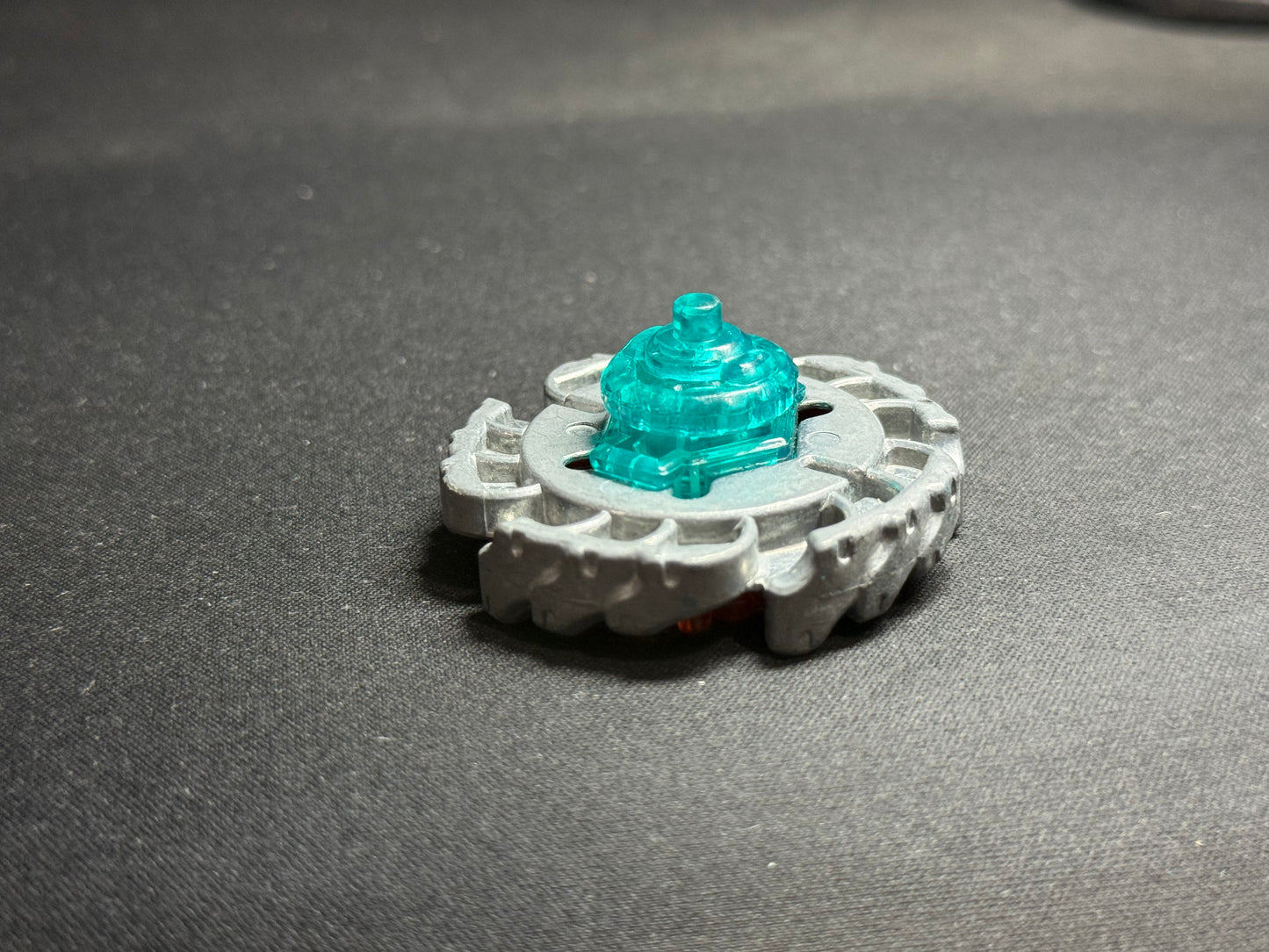 Cyclone Herculeo 105F - Takara Tomy #3-4